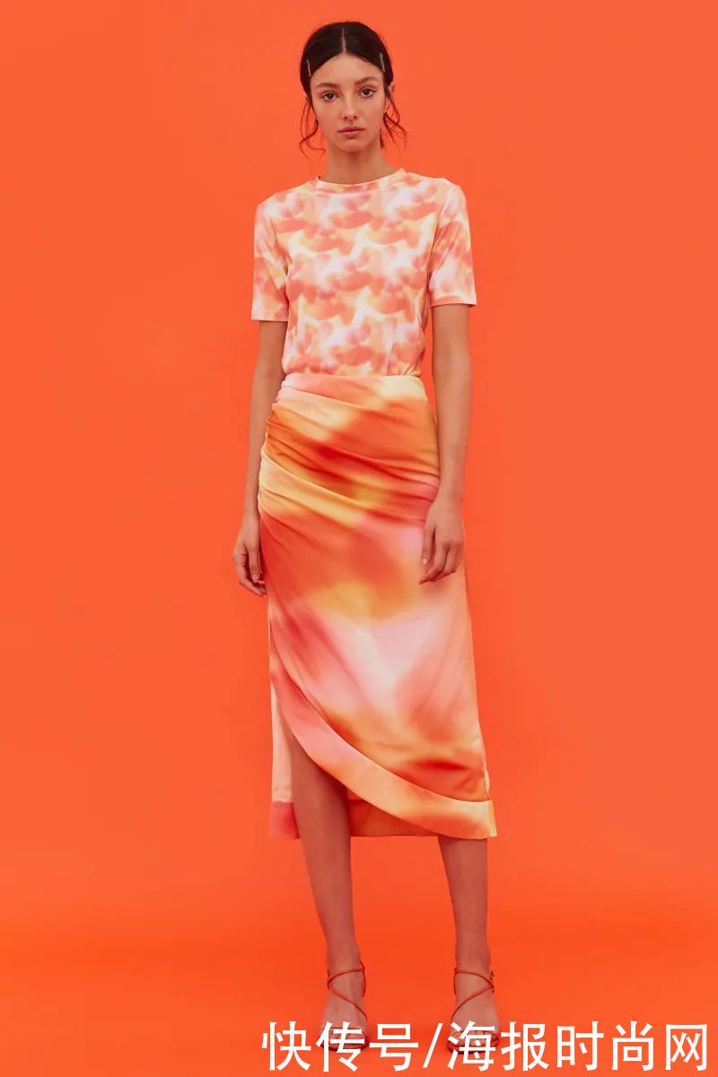 半裙|显瘦不挑人的半身裙，可能就是她们身上的这条了吧