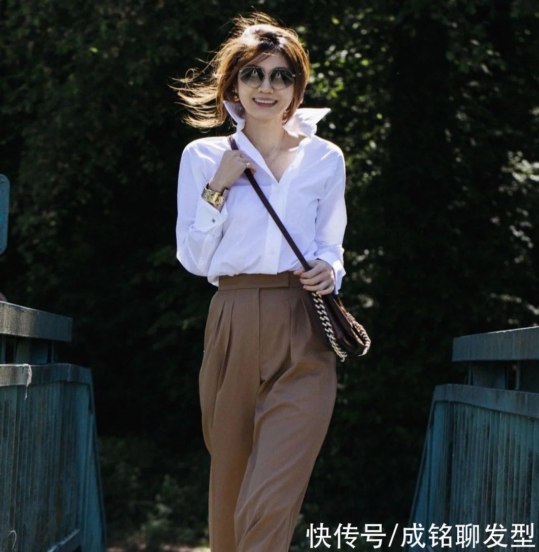 搭配 奔五的女人别“扮嫩”,这样搭配成熟又有范,既有气质又有女人味
