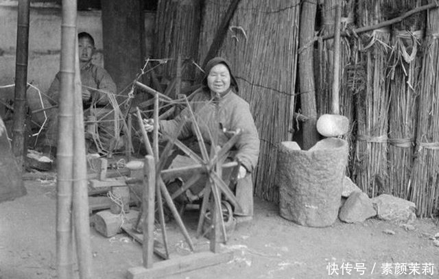 打扮|百年前的中国:破败的村庄,出门散步的清朝格格,盛装打扮的贵妇