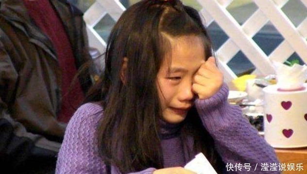 女孩|11岁女孩是4个孩子的“妈”，经常一个人无故哭泣我只是个孩子