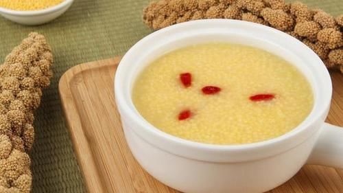 小米粥|熬小米粥时,掌握这4个诀窍,轻松熬出小米油,香糯浓稠超好喝