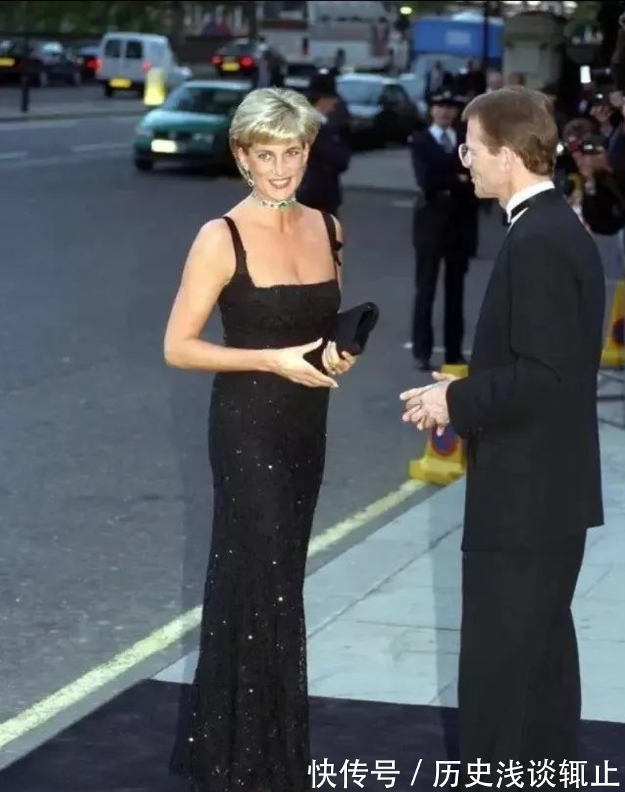 戴安娜皇妃 原来西方皇室也爱翡翠,看戴安娜皇妃就知道!