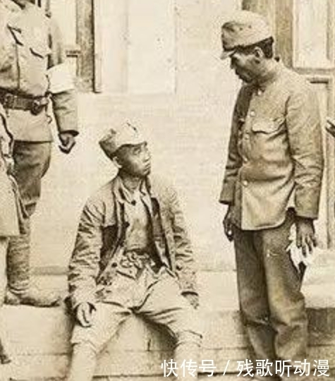 畏惧|一位毫不畏惧,与4个日军对峙的抗日小战士!