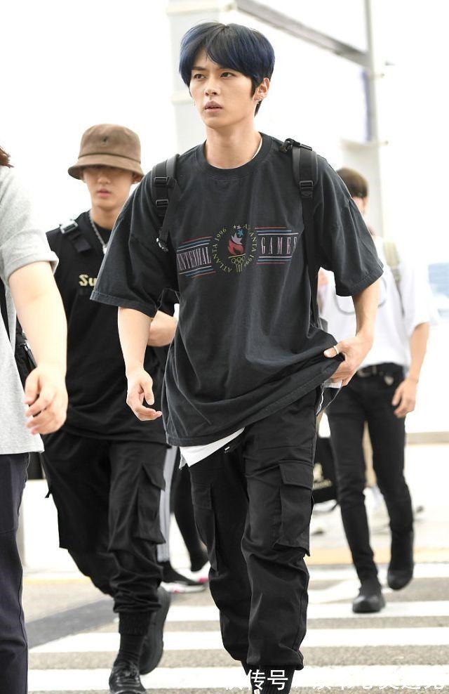 衬衫搭配 有一种懒人风格叫“黑色调”，夏日这样穿，变身潮男毫不费力！