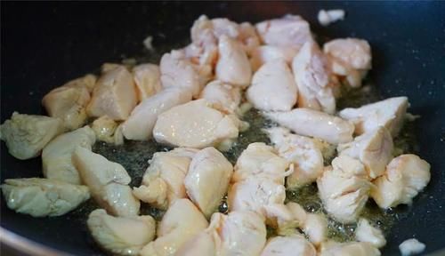 母子俩晚餐晒到朋友圈火了，简单又温馨，网友：妈妈做的菜就是香