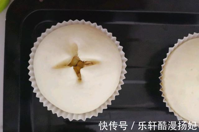 玉米粒|在家做香浓可口的肉松奶酪面包,制作简单,口感丰富