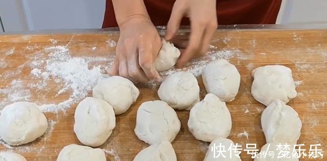 小技巧|蒸包子，万万不要直接上锅蒸，3个小技巧，包子鲜嫩松软、不塌陷