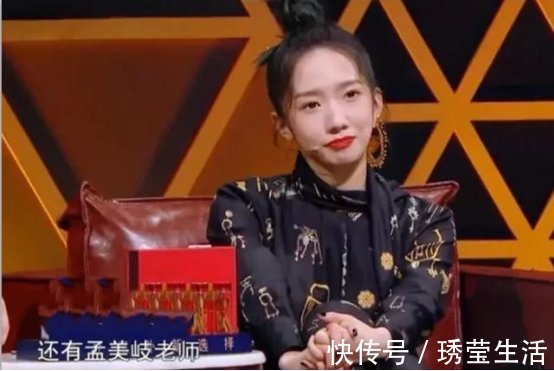 跷二郎腿又如何,孟美岐“老师”真没点评周传雄,他被淘汰也实属正常