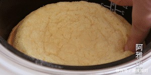 原来电饭煲也能做蛋糕,不塌陷不回缩,比蛋糕店买的还好吃!