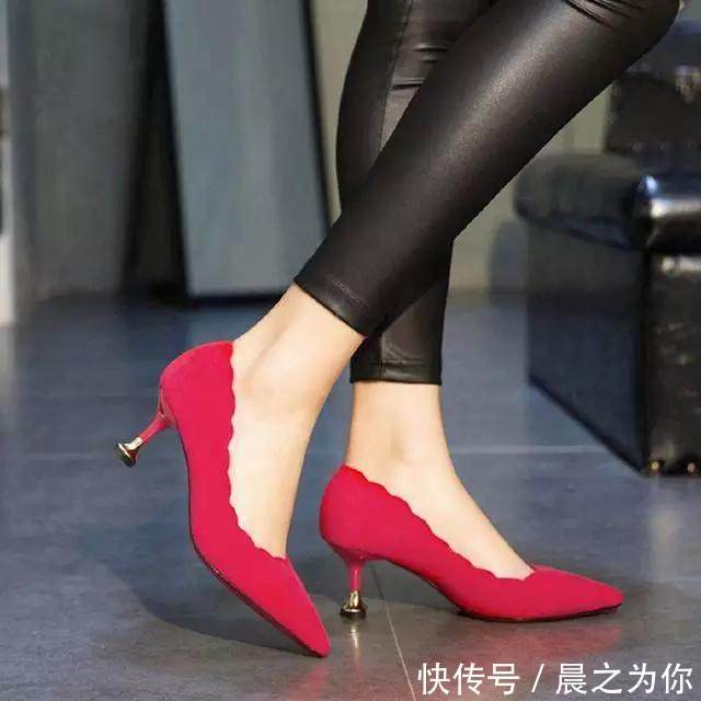 女性 尖头高跟鞋气质优雅,让女性的脚看起来更加纤细!