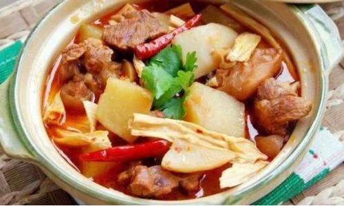  美食优选：暖身羊肉锅，糖醋排骨，洋葱炒肥牛，香辣鸡爪鹌鹑蛋的做法