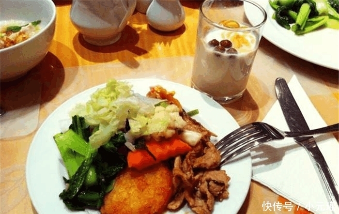 餐里|外国人提问中国菜: 为什么包子只出现在早餐? 答案让老外尴尬