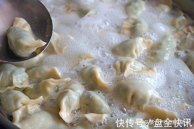 包饺子还是素馅更香，闻着就流口水，吃一次5块钱，给肉都不换