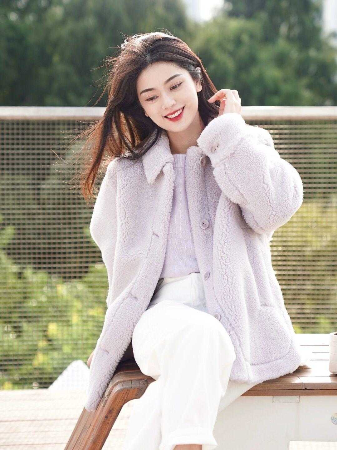 外套|穿外套不一定非要配裤子,时髦精都爱搭配半身裙,显瘦又时髦