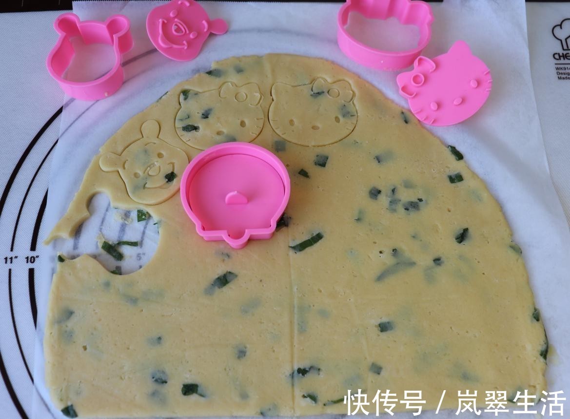苏打粉|营养价值极高的碱性饼干，充满香葱的味道，一咬一口酥