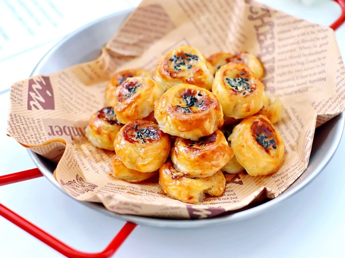 想不想吃焦香酥脆的香蕉酥想吃的话，赶紧拿出空气炸锅学着做吧！