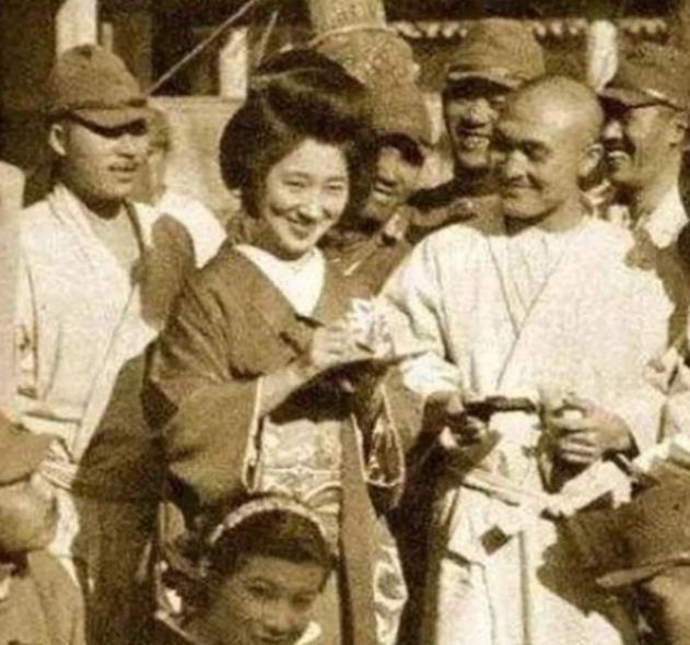 日本|日本在其战败后,投降士兵回家看到妻子,为何后悔没有死在战场
