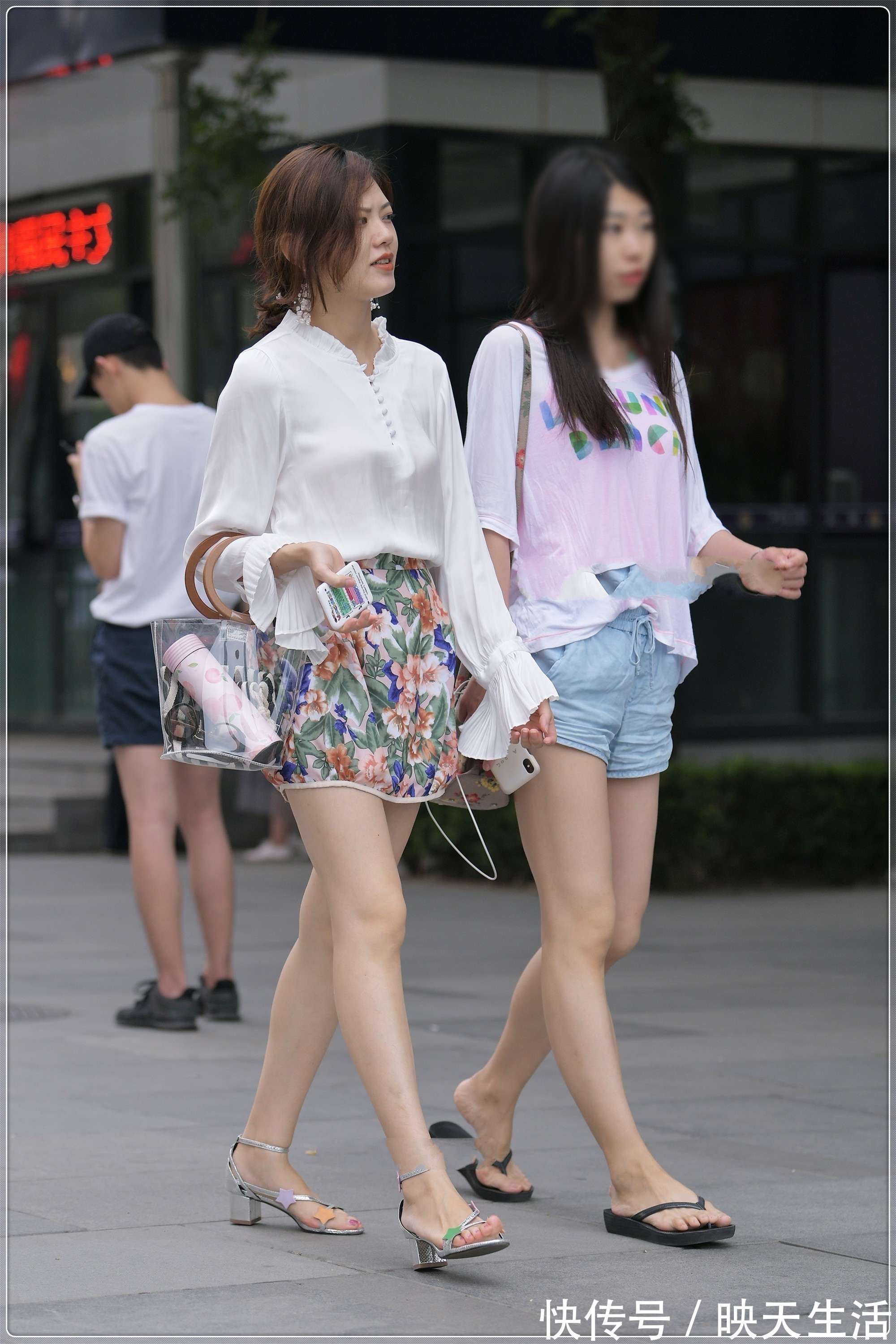 年代感|雪纺白衬衣搭配复古花纹短裤,大气优雅,时尚精致