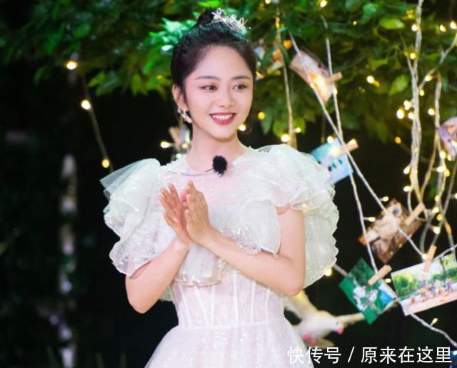 金鹰女神礼服手稿被传开,对比成品样式,这差距我没眼花吧