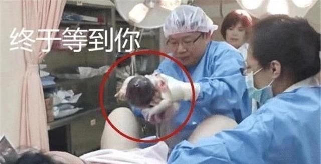 丈夫|妻子顺产时,陪产丈夫抓拍了3张照,张张经典,网友母爱真伟大