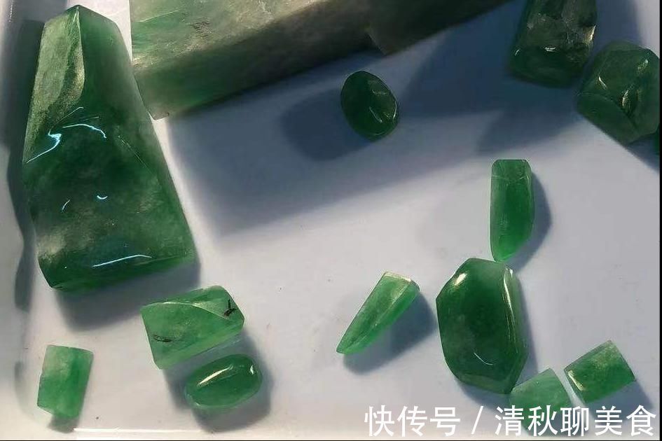 翡翠首饰@翡翠“小绿货”独占鳌头,究竟有什么样的魅力?让翠友格外的喜欢