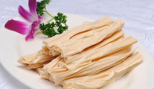 女性不想滿臉皺紋，要多吃健康食物，刮油清脂，美容養(yǎng)顏