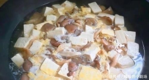 豆腐和此物一起炖，汤汁比鸡汤更鲜，补钙质，提高智力，更显年轻
