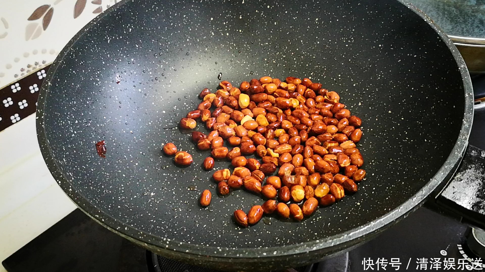 特色|吃剩的米饭别再做蛋炒饭,教你农村特色吃法,一顿3个不够吃,香