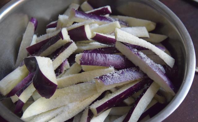 茄子此做法，鲜香解馋，儿子又多吃了一碗饭