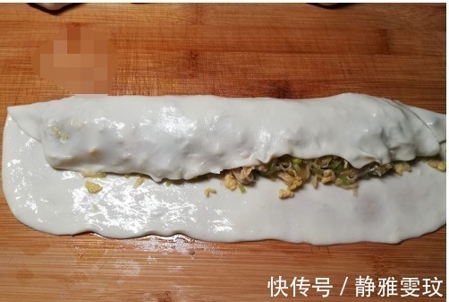 一个萝卜，2个鸡蛋，不用发面，教你这样做馅饼，营养又味美