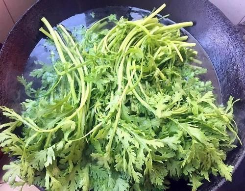 它才是下火锅的“素菜之王”，狂吃还不胖，萝卜、白菜都靠边站