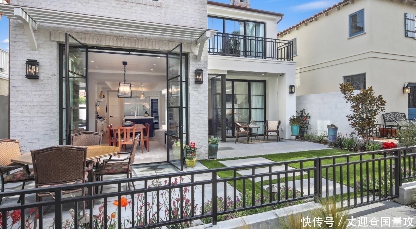栅栏|以后真想住这种别墅,房子和庭院休闲又漂亮,一回到家都不想出门