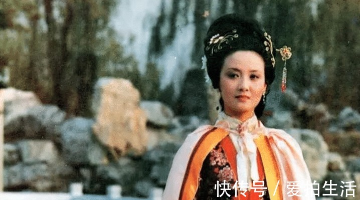 林怼怼#王熙凤如此精明,为何拿戏子取笑林黛玉她比宝玉更懂黛玉