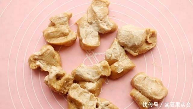  手机|看手机就可以啃得很享受的一款面包，约吗？