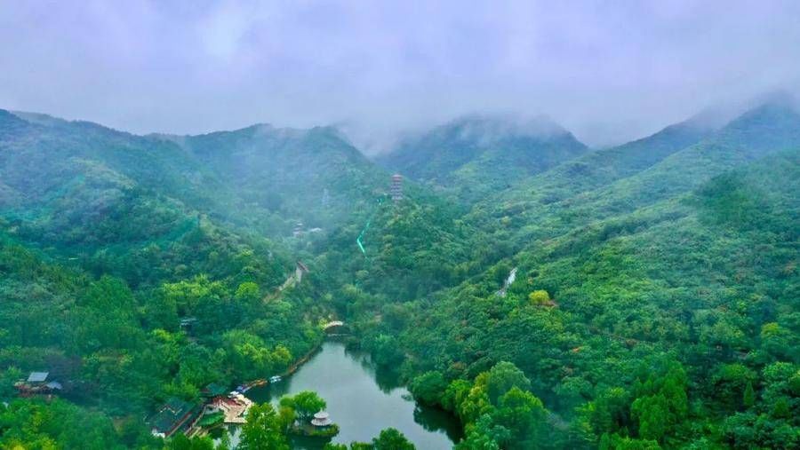 烟雨|雨季中的济南，有柔美也有静谧，雨中撩人胜景恰似“烟雨江南”