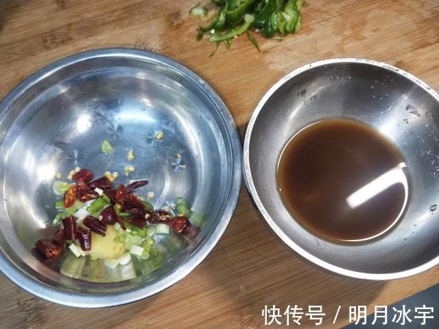 饭店“炒绿豆芽”为啥那么好吃原来多做这1步，豆芽脆爽又入味