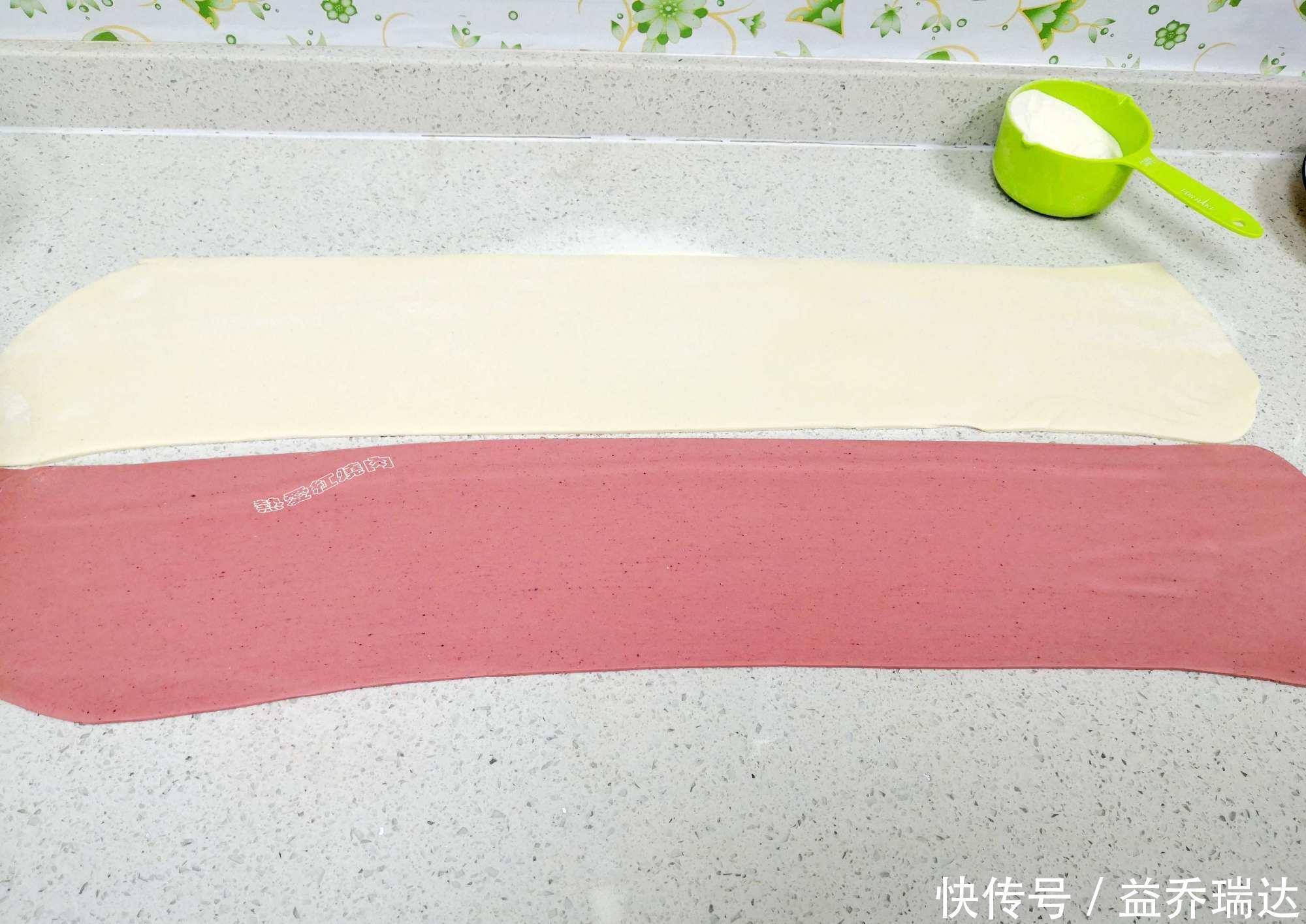 白馒头吃腻了试试这一种做法,颜值很高里面还有肉,看着复杂做着省事