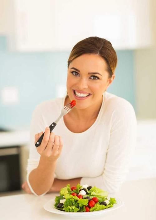 为什么不爱保养的女性肌肤却很好？很多人都不懂，答案其实很简单