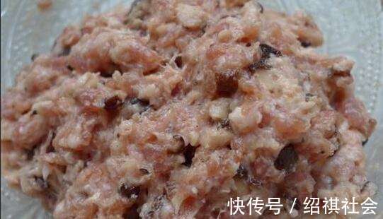 媳妇调的饺子馅，很少有人这么做，确实很香