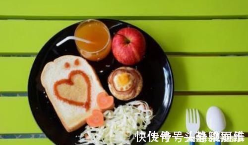 老人|中国老人的“糊弄式早餐”,正在影响孩子发育,父母要及时阻止