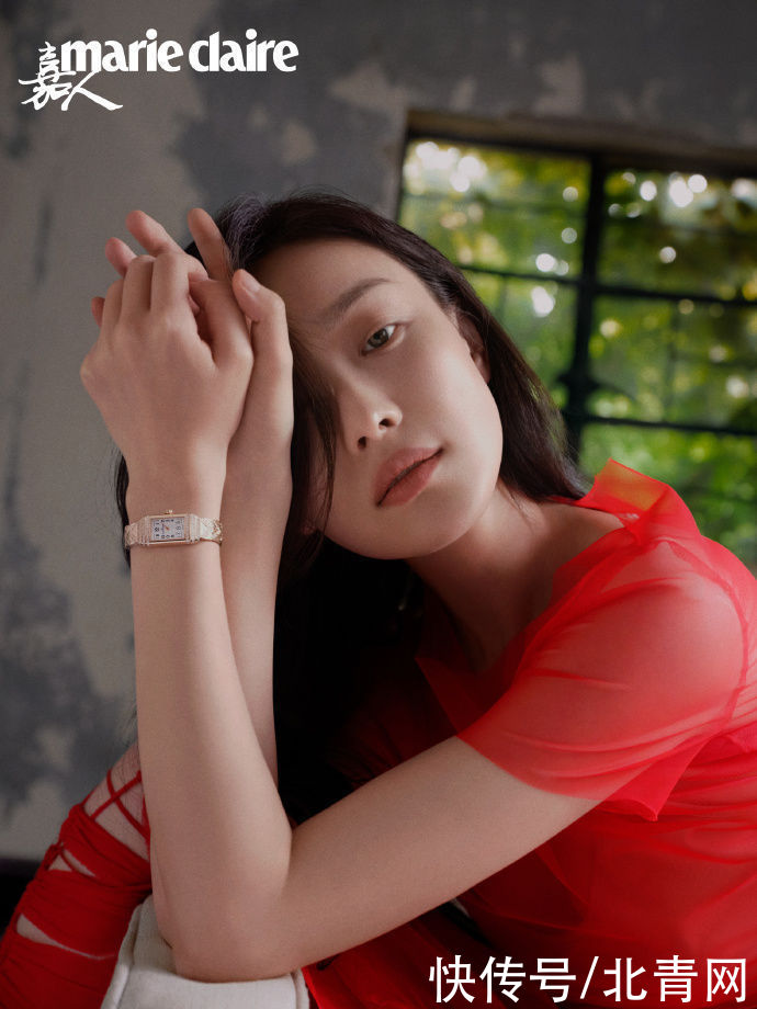 倪妮杂志大片曝光波浪长发与红唇相衬尽显性感妩媚