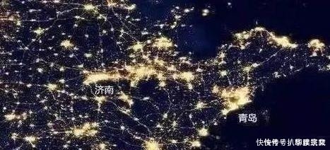 卫星 从卫星上看东亚的夜景，对比三个时期的中日韩三国差距