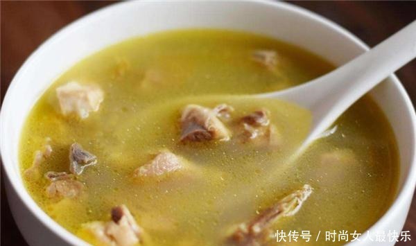  干净|清炖鸡汤时，万万别直接下锅煮！水中加点“它”，鸡汤鲜美无腥味