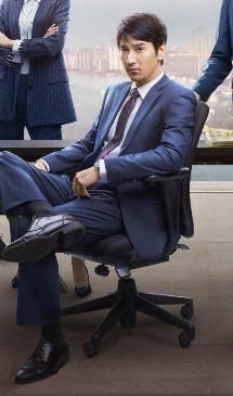 焦耀华 平凡的荣耀吴总找老同学签合同,被挖苦羞辱成年人的世界没有“容易”