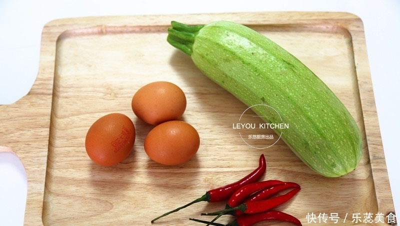炒一盘西葫芦出少半盘汤?掌握3点,入味好吃,还不易出汤