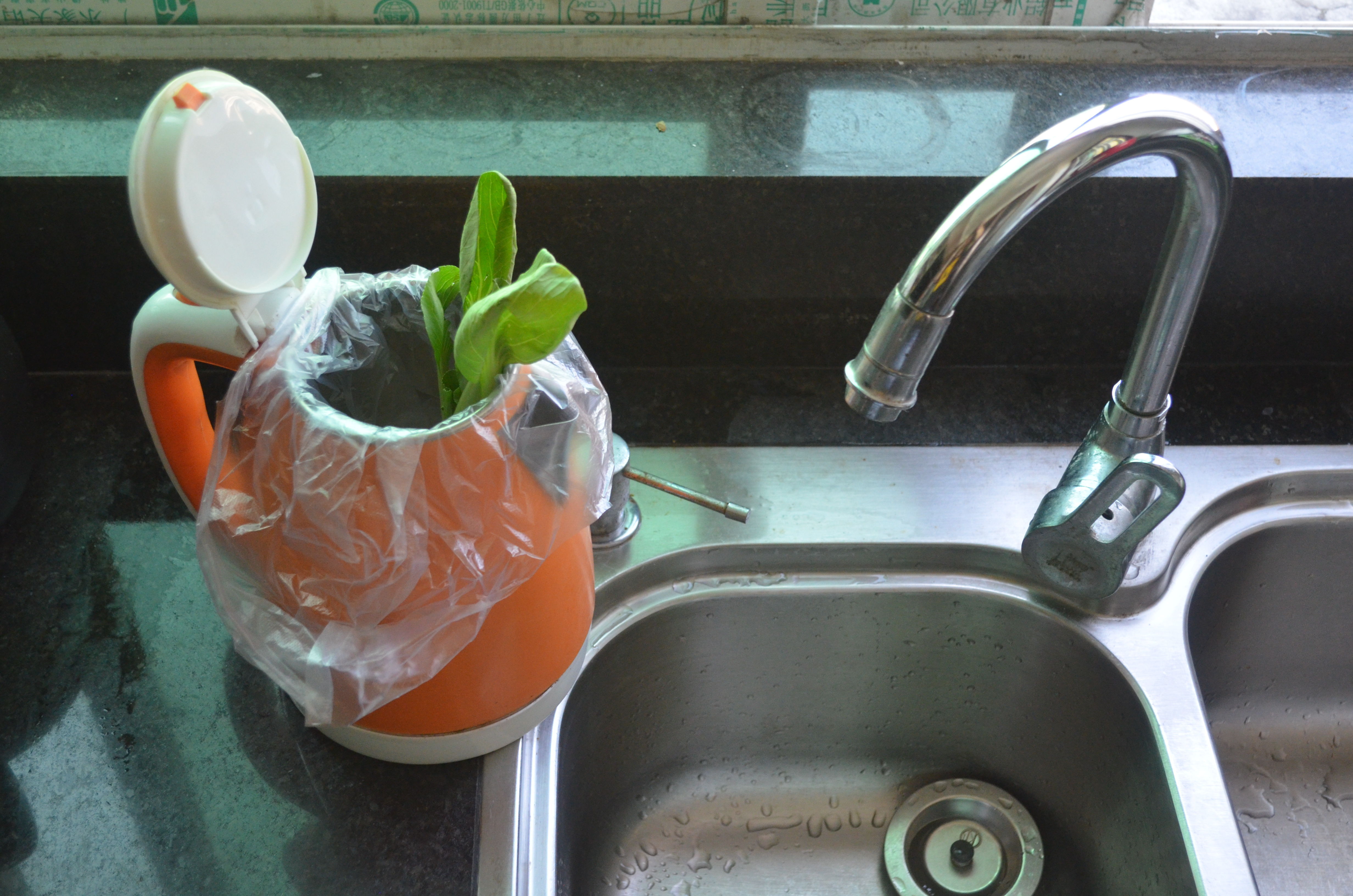 妙用|电热水壶旧了千万别扔,记住这3个小妙用,省事又方便!