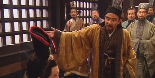 张昭|他在东吴地位比肩周瑜，敢让孙权低头认错，最后结局很可惜