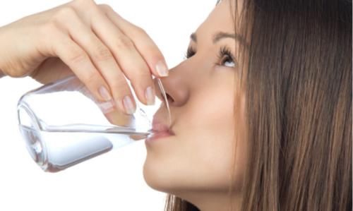 糖尿病|多家糖尿病医院呼吁：这3个习惯，是诱发糖尿病的根本原因，趁早远离