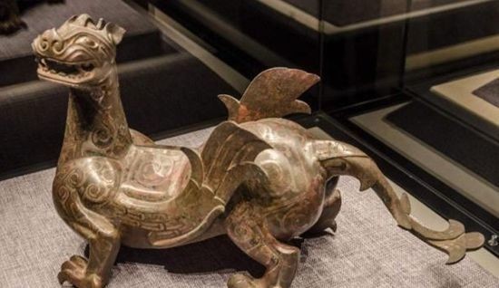 村民一脚踩出大坑,发现数万国宝,专家却只对4只“怪兽”感兴趣