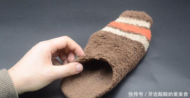 袜子有破洞别急着扔,把袜子套在拖鞋上,用途真厉害,长见识了